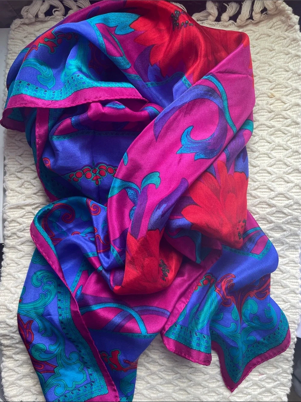 VTG L. CLAIBORNE SILK SCARF